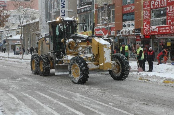 Van’da 16 Mahalle Yolu Kapalı