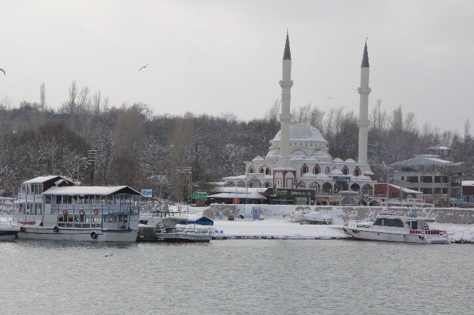 Van’da Kar Yağışı Sonrası Kış Manzaraları