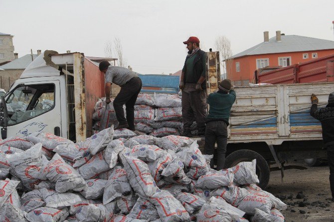 Başkale’de 6 Bin 500 Aileye Kömür Yardımı