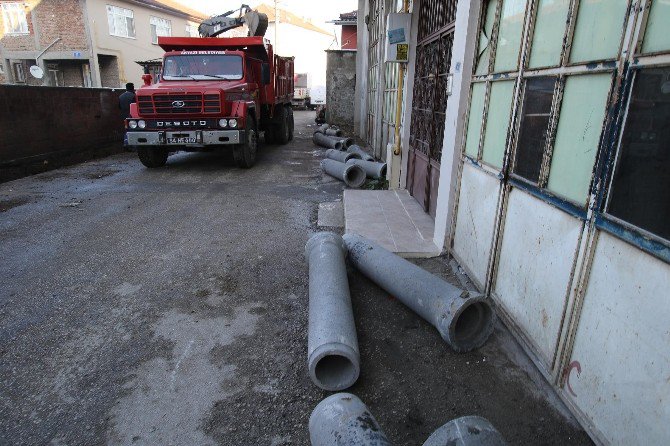 Akyazı’da Alt Yapı Çalışmaları Devam Ediyor