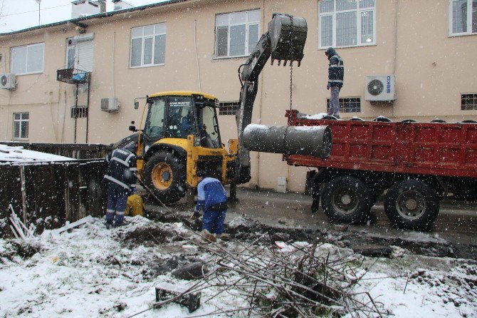 Akyazı’da Alt Yapı Çalışmaları Devam Ediyor