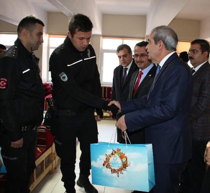 Demirkol’dan Çevik Kuvvet Polislerine Moral Ziyareti