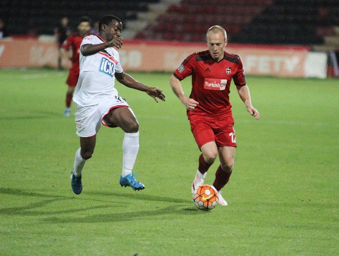 Gaziantepspor’da Larsson İle Yollar Ayrıldı