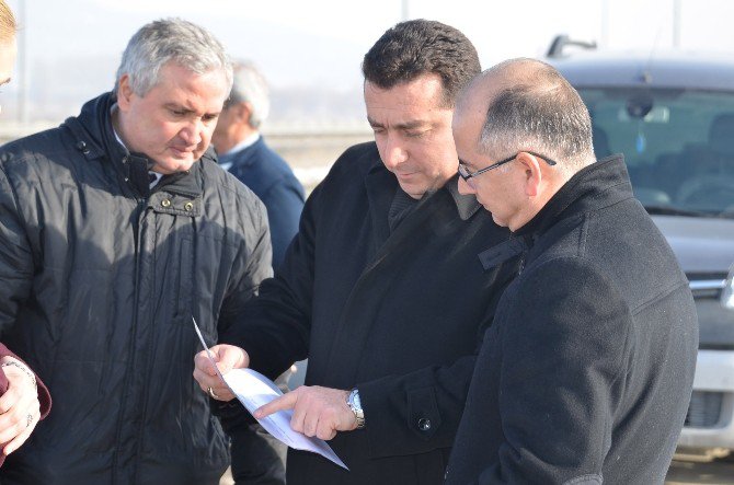 Kaymakam Yaman Ve Belediye Başkanı Bakıcı Yeni Hastane Yerinde İncelemelerde Bulundu