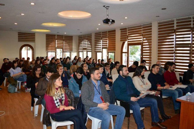 Başkan Altınok Öz’den, Gençlere Öğütler