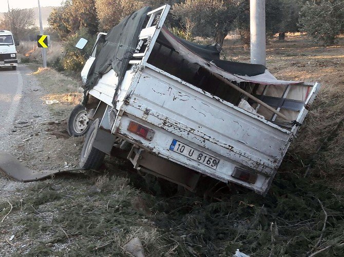 Balıkesir’ De Zeytin İşçilerini Taşıyan Kamyonet Kaza Yaptı: 11 Yaralı.