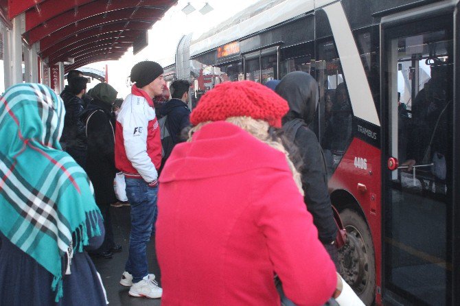 Kızlar Pembe, Erkekler Mavi Trambüs İstiyor