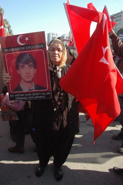 Adana’da Binlerce Kişi "Teröre Hayır Kardeşliğe Evet" İçin Yürüdü