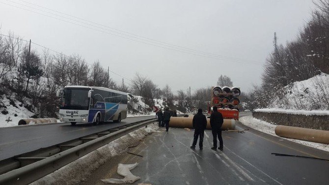 Tır’dan Düşün Çelik Rulalar Korkuttu