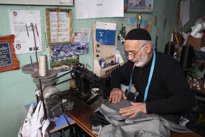 70 Yıllık Dikiş Makinesiyle Teknolojiye Meydan Okuyor