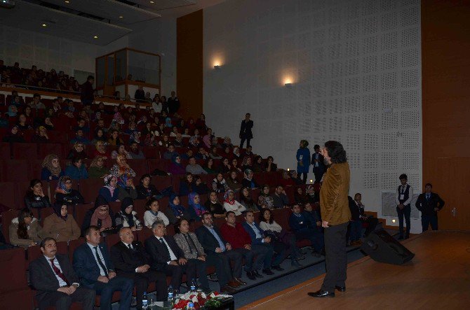 Kişisel Gelişim Uzmanı Demir Öğrencilerle Söyleşi Yaptı