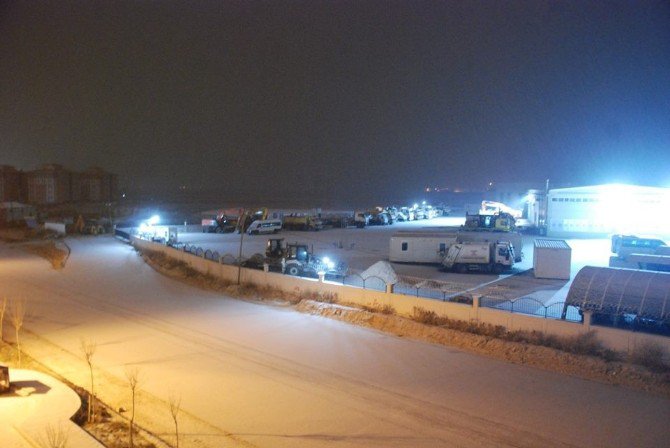 Afyonkarahisar’da Beklenen Kar Yağışı Gece Yarısı Başladı