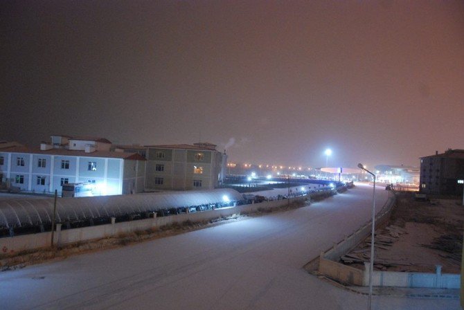 Afyonkarahisar’da Beklenen Kar Yağışı Gece Yarısı Başladı