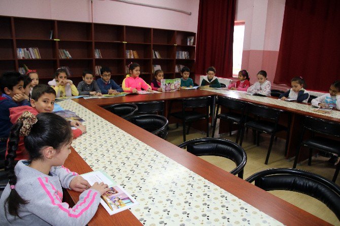 Şanlıurfalı Minik Öğrencinin Kitap Sevgisi Kilometreleri Aşıp Başkan Gökçek’e Ulaştı