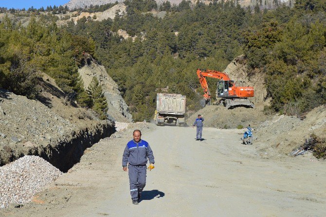 Kaş Cemre’de Asfalt Hazırlığı