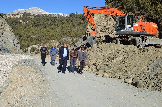 Kaş Cemre’de Asfalt Hazırlığı