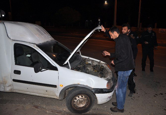 Hastane Önüne Bırakılan Plakasız Araç, Polisi Alarma Geçirdi