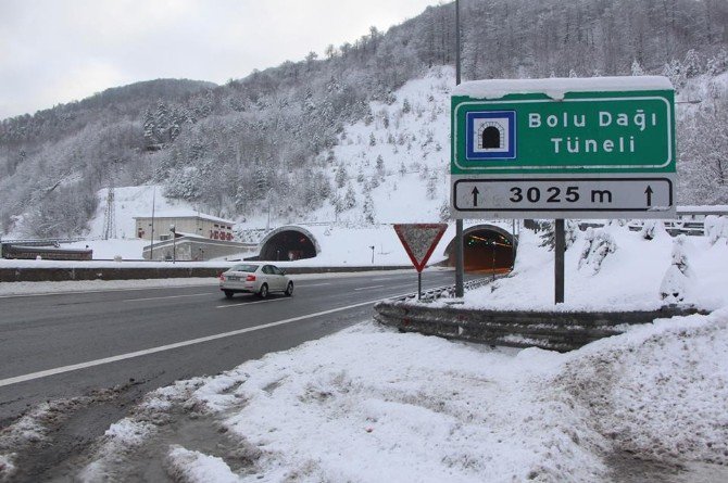 Bolu Dağı’nda Kar Yağışı Devam Ediyor