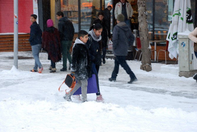 Bolu’da Kar Yağışı Aralıksız Devam Ediyor