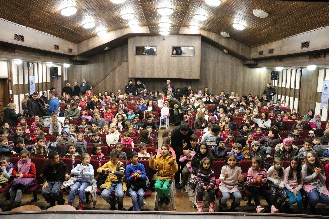 ‘Kralın Diş Ağrısı’ Çocukları Güldürdü