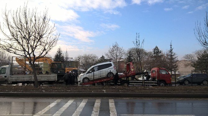 Buzlanma Zincirleme Kazaya Neden Oldu, 2 Yaralı