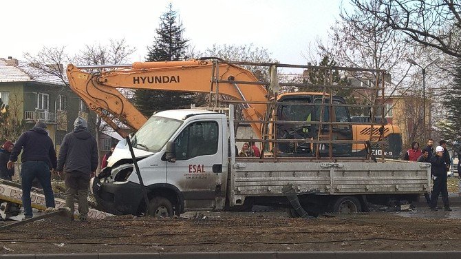 Buzlanma Zincirleme Kazaya Neden Oldu, 2 Yaralı