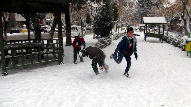 Okulların Tatil Olması Çocukları Sevindirdi