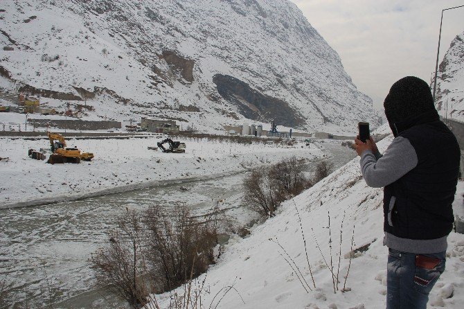 Hakkari Buz Tuttu