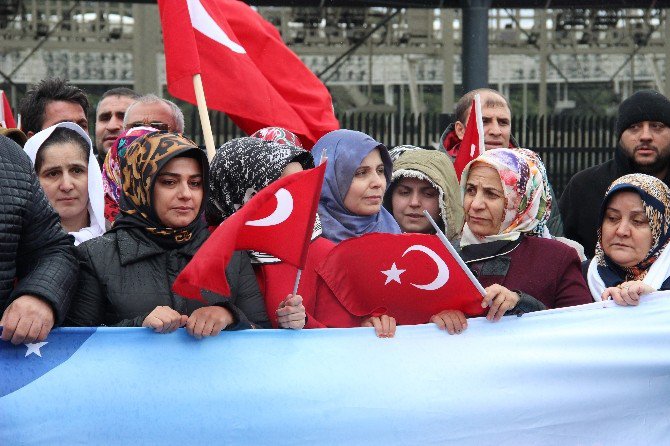 Bitlisliler Şehitler Tepesi’nde Terörü Lanetledi