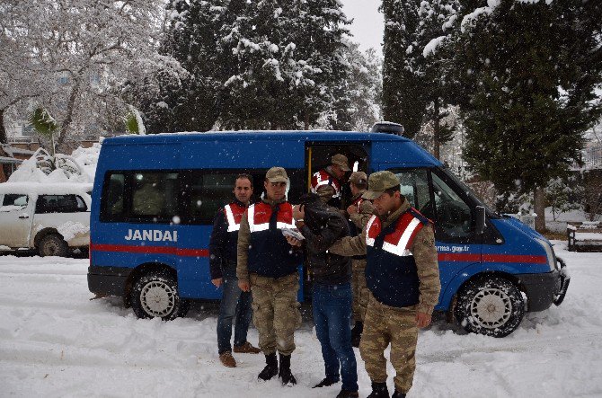 Jandarma, Hırsızları Suçüstü Yakaladı