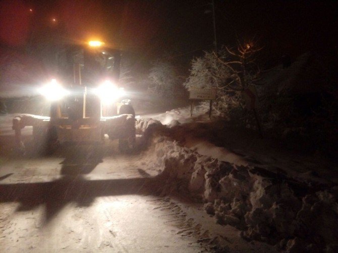 Büyükşehir’in Kar Komandoları Gece Boyunca İş Başındaydı