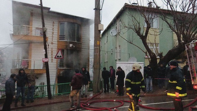 Kocaeli’de Bina Yangınında 7 Kişi Hastanelik Oldu