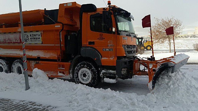 Büyükşehir Kar Ve Buzlanmaya Karşı Görev Başında