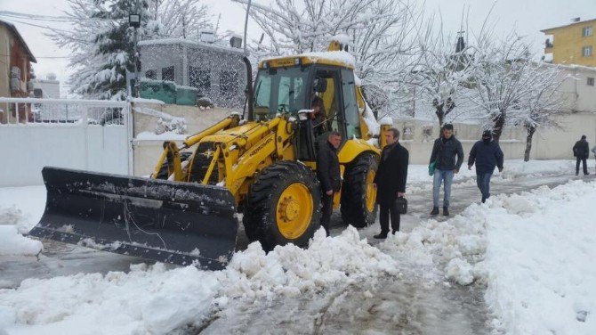 Eruh Belediyesinden Kar Temizleme Çalışmaları