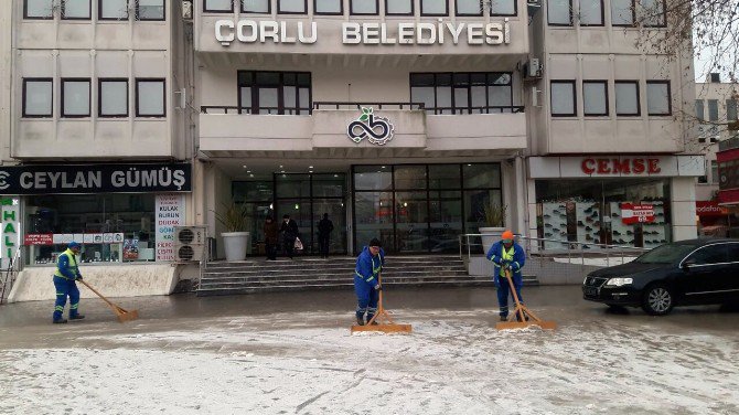 Çorlu’ya Mevsimin İlk Karı Düştü