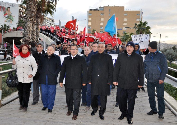 İzmir’de ’Şehitlere Saygı, Teröre Lanet’ Yürüyüşü