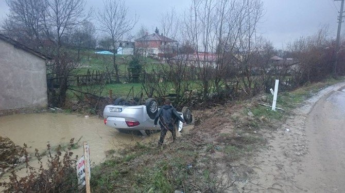 Virajı Alamayınca Su Birikintisine Uçtu