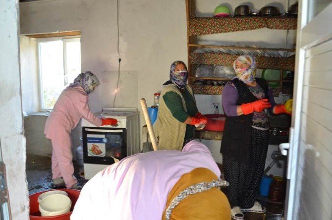 Adana Tufanbeyli’de ’Yaşlı Bakım Timi’ Kuruldu