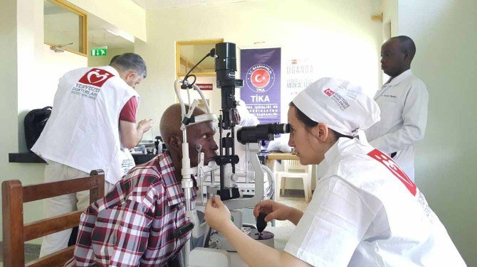 Azerbaycanlı Ve Türk Doktorlar Uganda’da Uygulamalı Katarakt Eğitimi Verdi