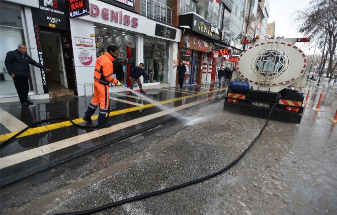 Malatya’da Cadde Ve Sokaklar Yıkanıyor