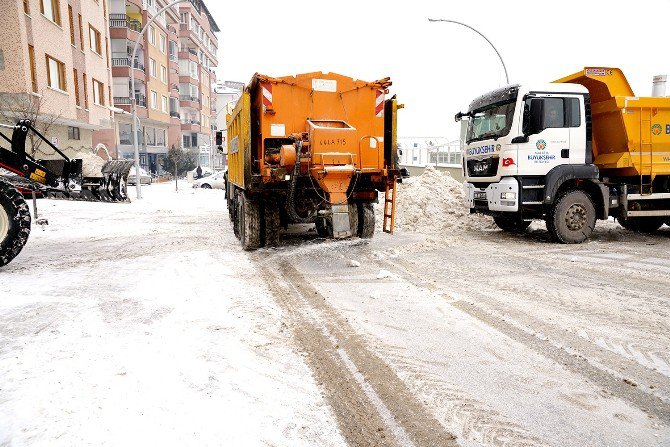 Malatya’da Kar 70 Kırsal Mahallenin Yolunu Kapattı