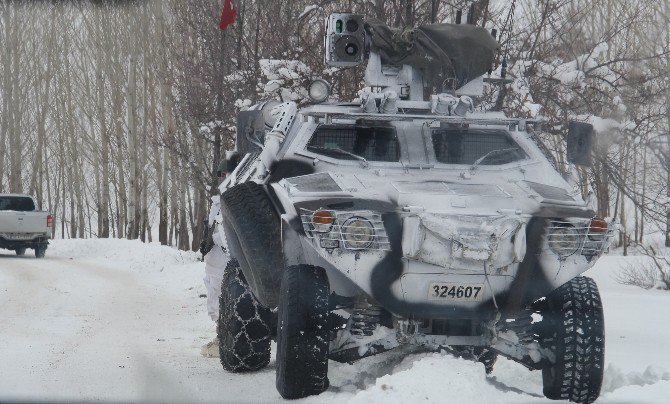 Bitlis Valisi Çınar’dan Üs Bölgesindeki Askerlere Ziyaret