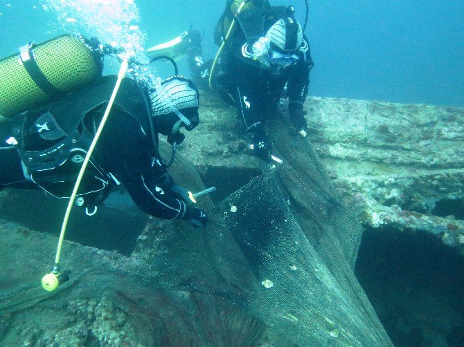 Çanakkale Denizi Devasa Boyuttaki Ağlardan Temizleniyor