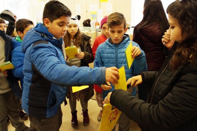 Öğrencilerden Polislere Duygulandıran Mektup