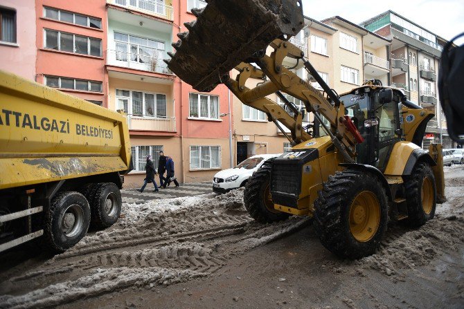 Malatya’da Cadde Ve Sokaklar Yıkanıyor