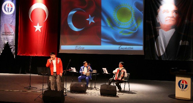 Gaün’de Kazakistan Müzik Grubundan Konser