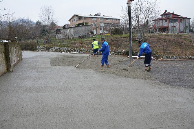 Kartepe Belediyesi, Arslanbey Mezarlığına 600 Metrekarelik Otopark Yapıyor