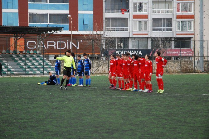 Genç Futbolculardan Şehide ‘Selam’