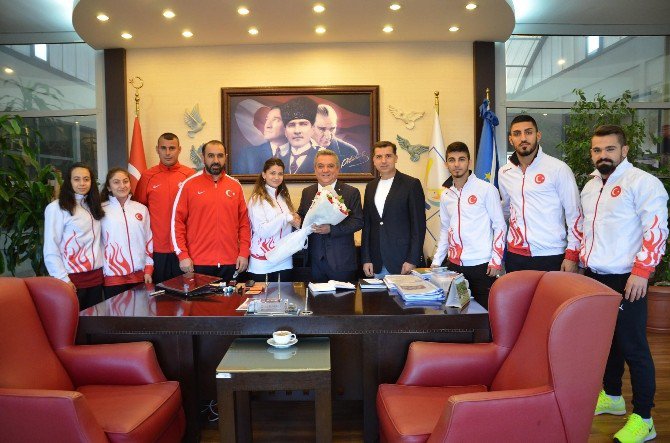 Türkiye Ümit Ve Genç Karate Milli Takımları Kuşadası’nda Kampa Girdi