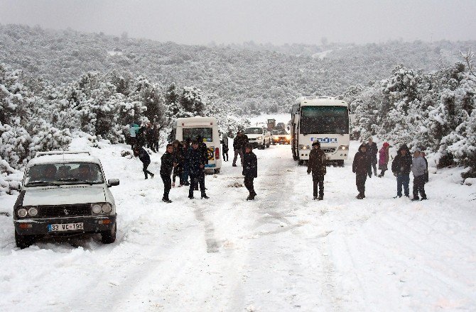 Mersin’de Kar Yolları Kapattı, Vatandaş Zor Anlar Yaşadı